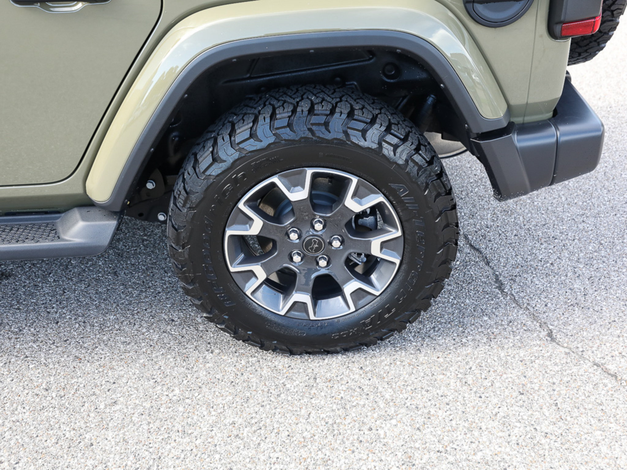 Used 2026 Jeep Wrangler Unlimited Sahara AWD/4WD image 3
