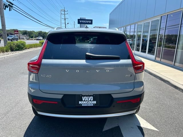 Used 2025 Volvo XC40 B5 Core AWD/4WD image 4