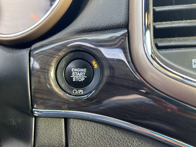 Used 2017 Jeep Grand Cherokee Overland image 32