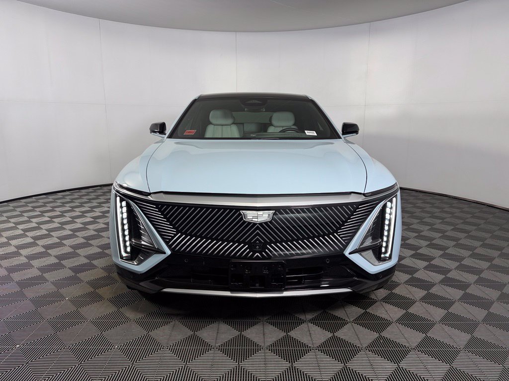 Used 2024 Cadillac Lyriq Luxury RWD image 2