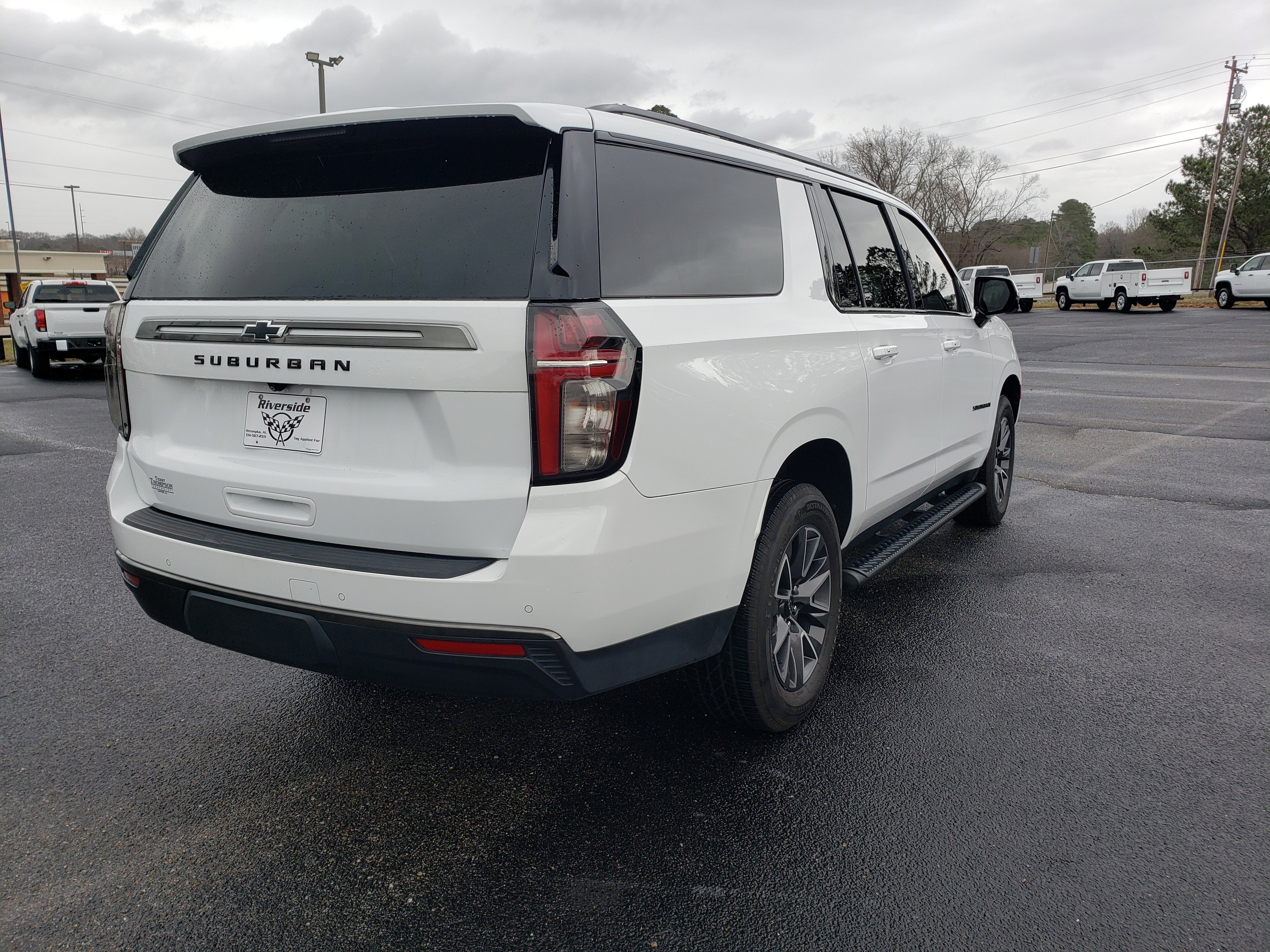 Used 2022 Chevrolet Suburban Z71 w/ Luxury Package image 3