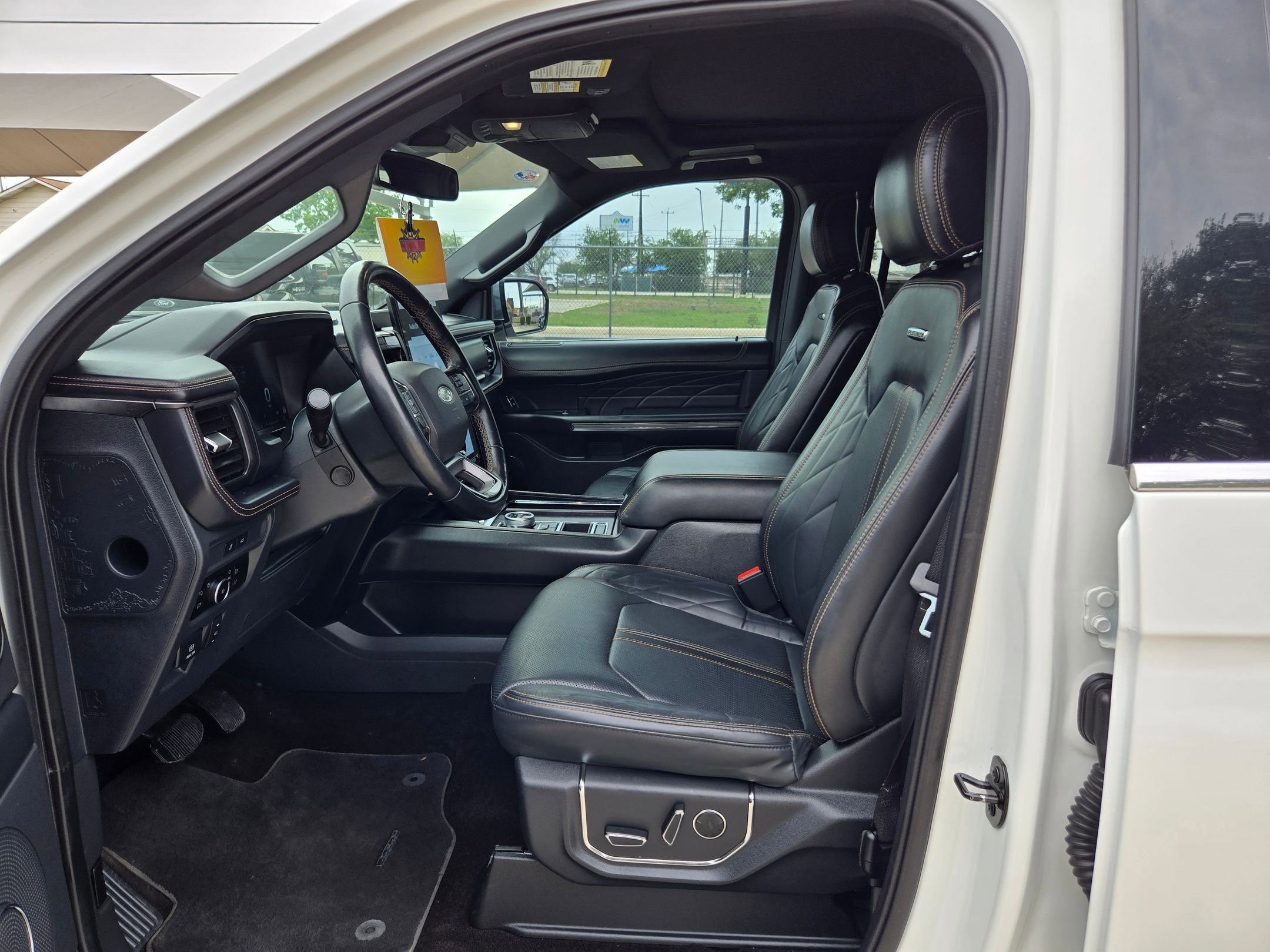 Used 2023 Ford Expedition Max Platinum RWD image 9