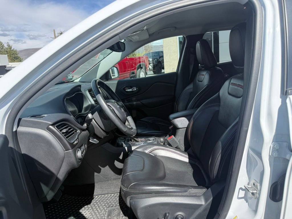 Used 2019 Jeep Cherokee Trailhawk w/ Comfort/Convenience Group image 16