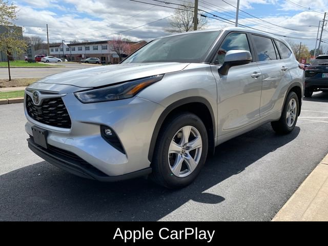 Used 2025 Toyota Highlander LE AWD/4WD image 8