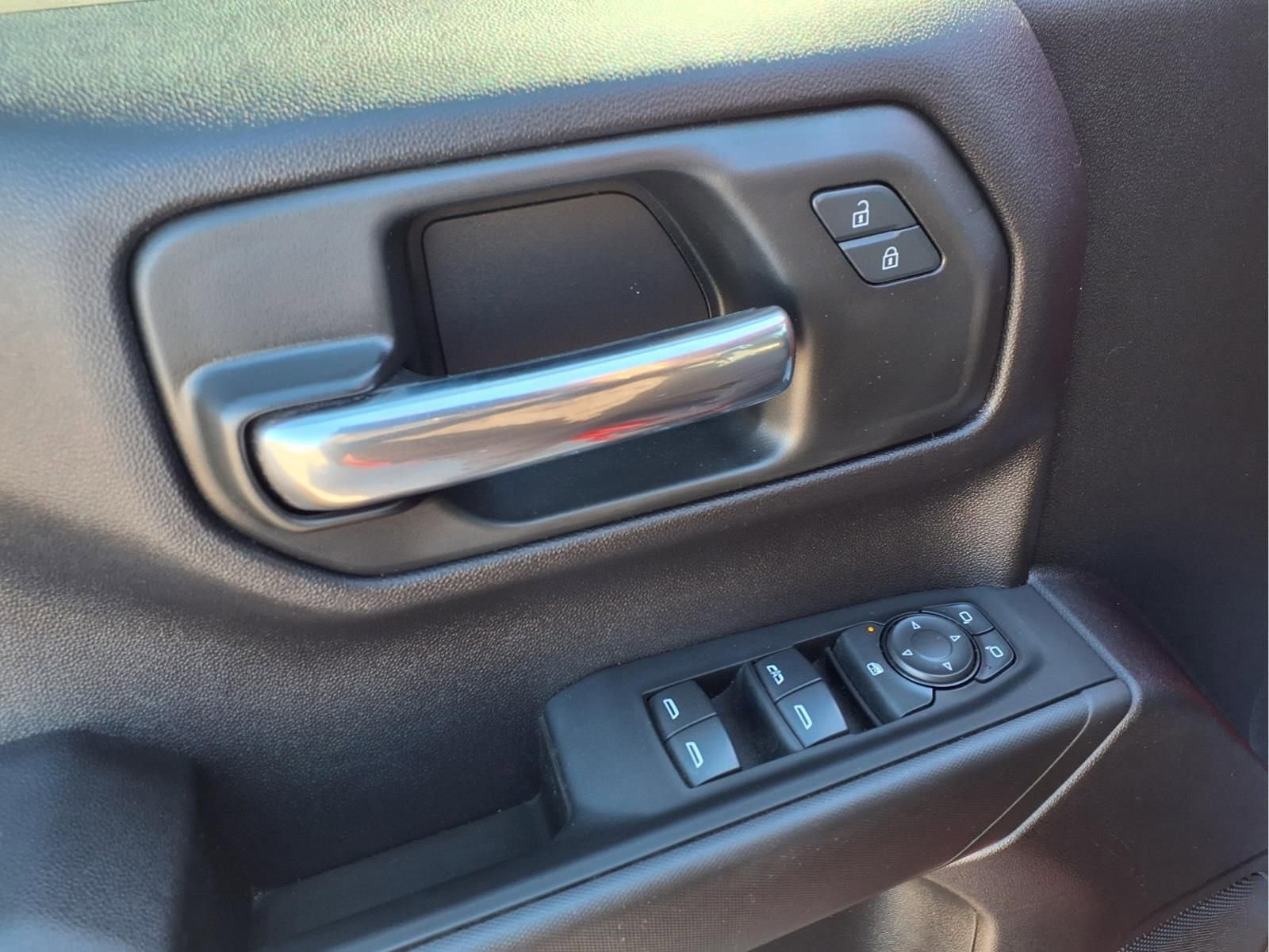 Used 2024 Chevrolet Silverado 1500 Custom Trail Boss w/ Dark Appearance Package image 19