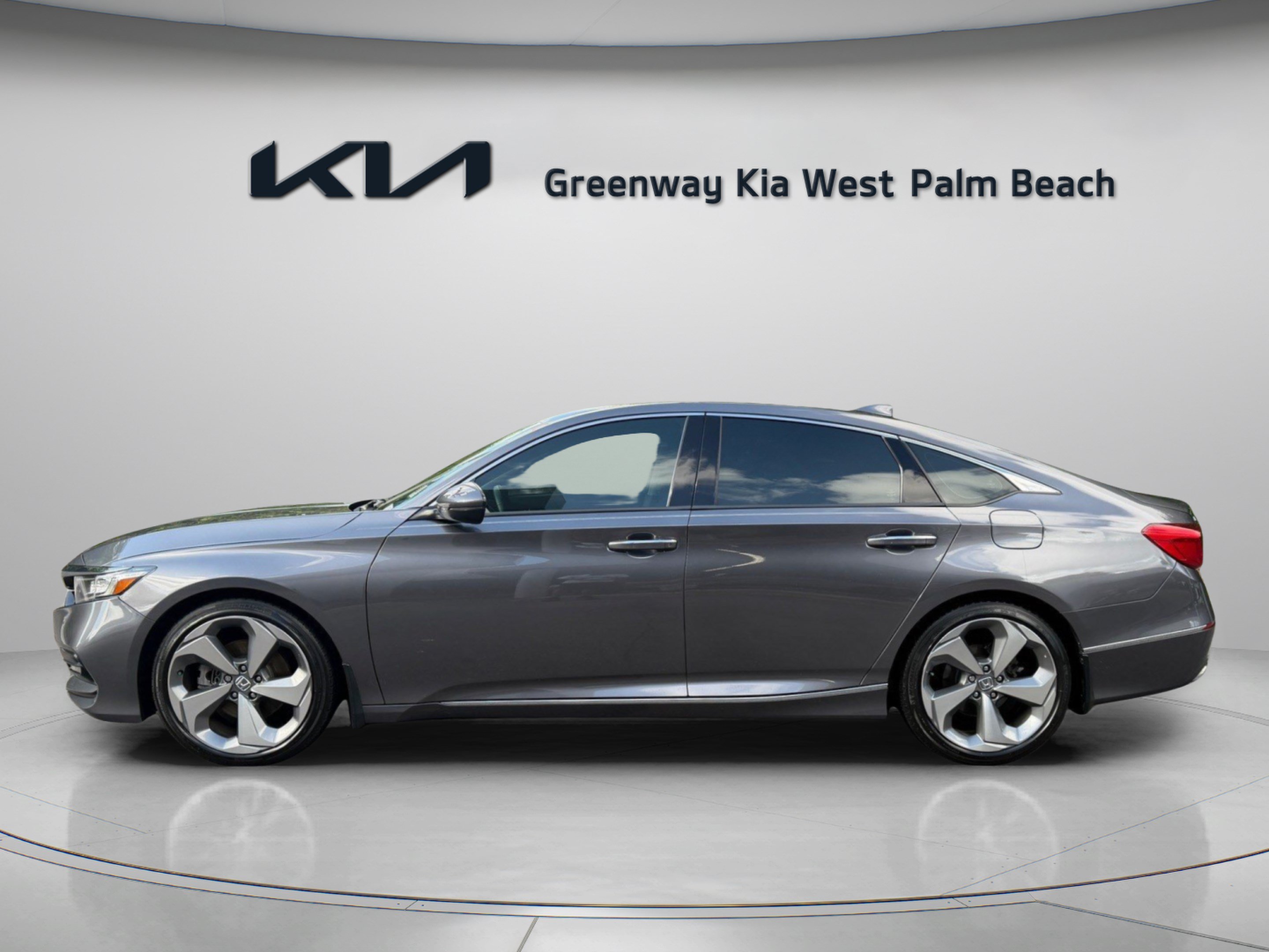 Used 2019 Honda Accord Touring image 4