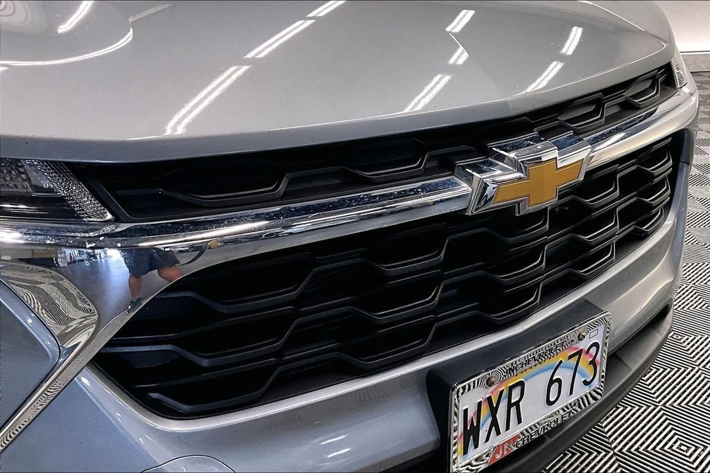 Used 2024 Chevrolet Trax LS w/ Driver Confidence Package FWD image 30