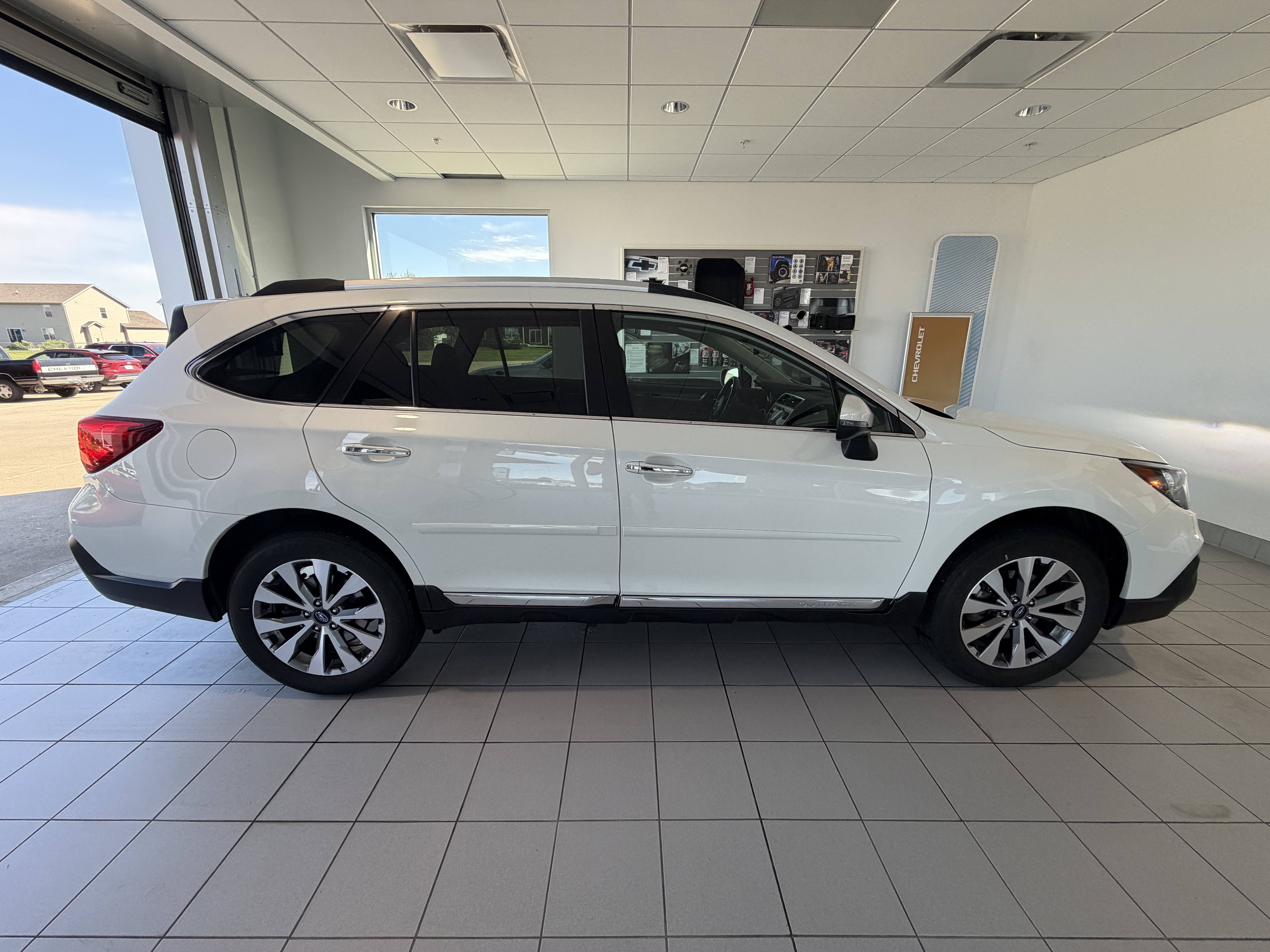 Used 2018 Subaru Outback 2.5i Touring AWD/4WD image 6