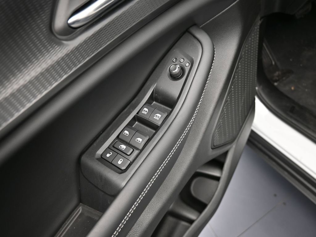 Used 2025 Jeep Grand Cherokee Altitude RWD image 14