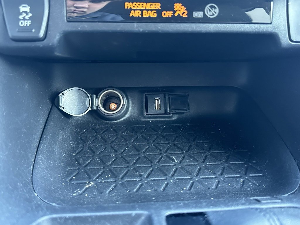 Used 2021 Toyota RAV4 LE image 29