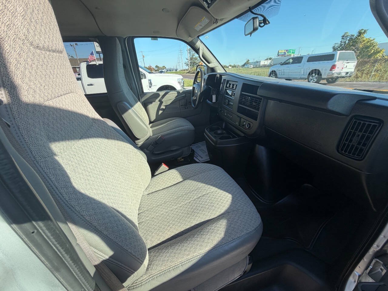 Used 2019 Chevrolet Express 3500 LS RWD image 10
