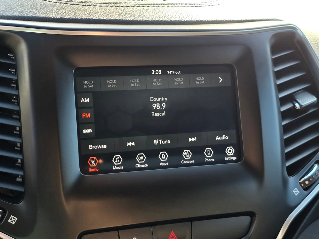 Used 2020 Jeep Cherokee Latitude Plus AWD/4WD image 8