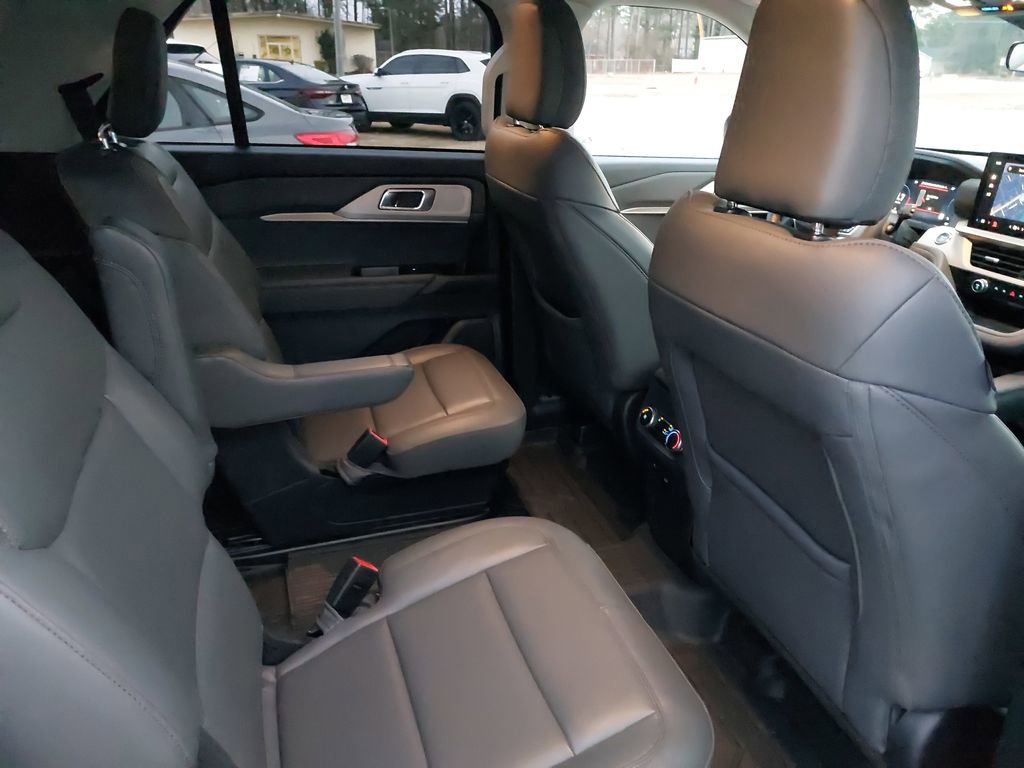 Used 2025 Ford Explorer Active w/ Active Comfort Package image 32