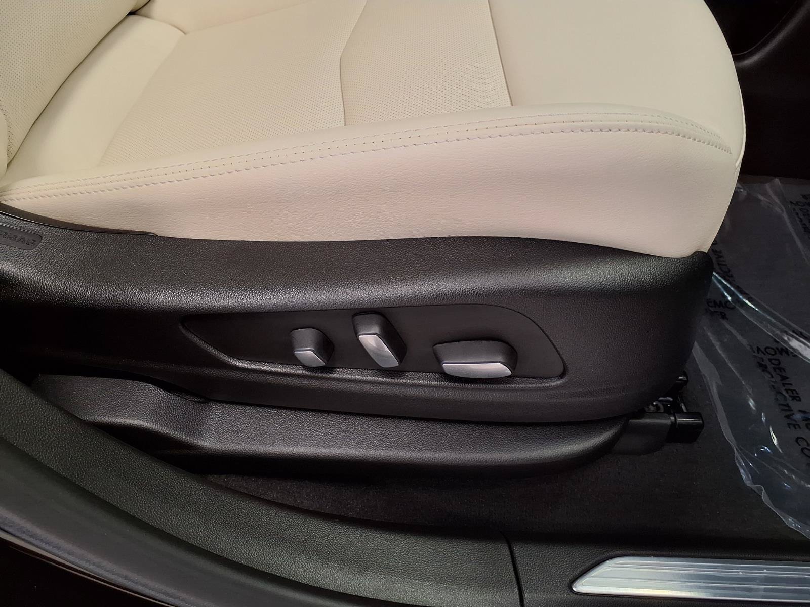 Certified 2025 Cadillac XT5 Sportv AWD/4WD image 11