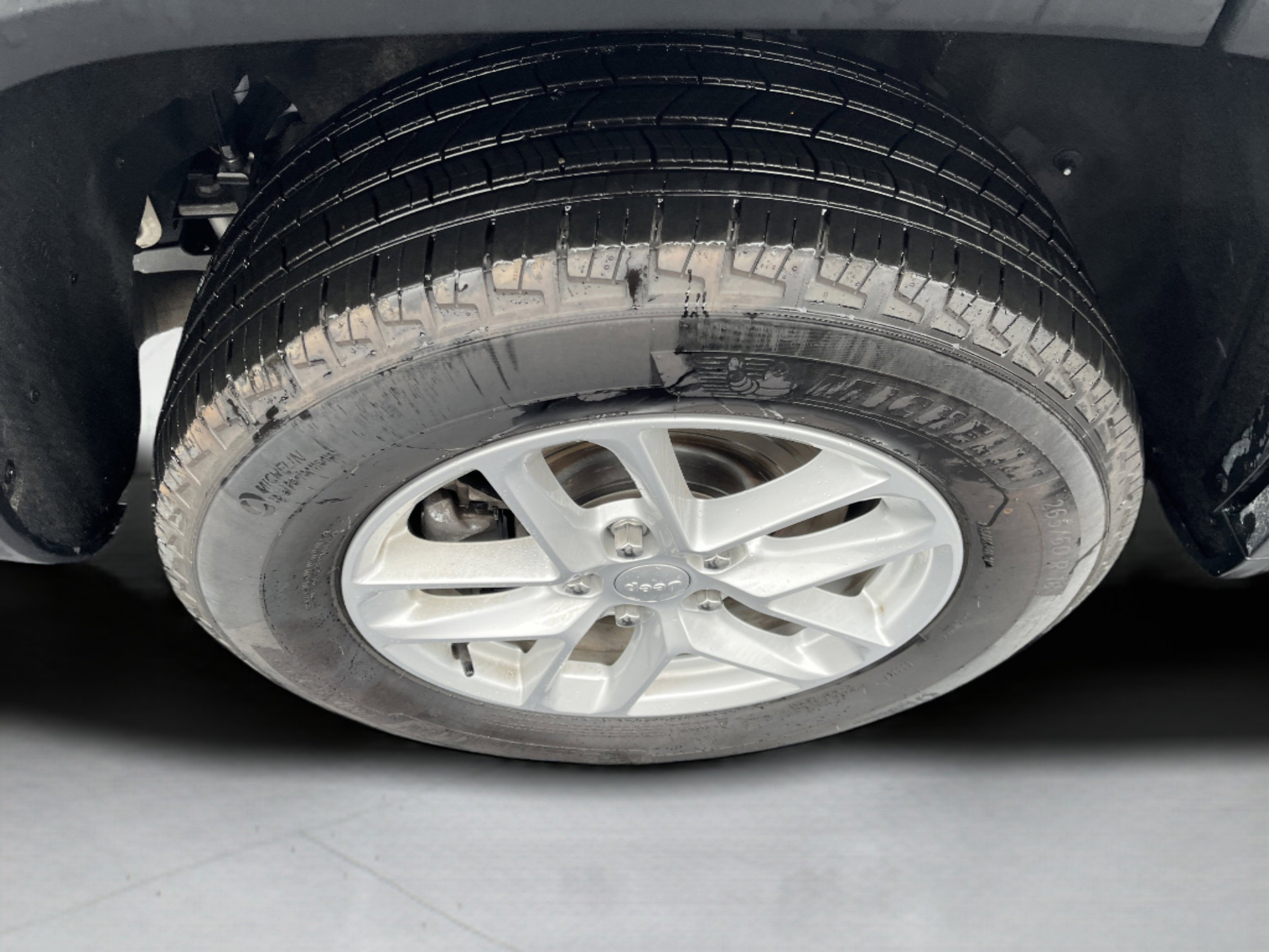 Used 2024 Jeep Grand Cherokee L Laredo w/ Luxury Tech Group I image 9