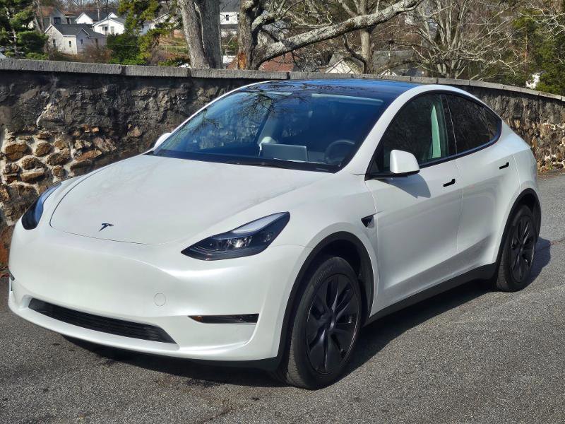 Used 2025 Tesla Model Y Long Range image 14