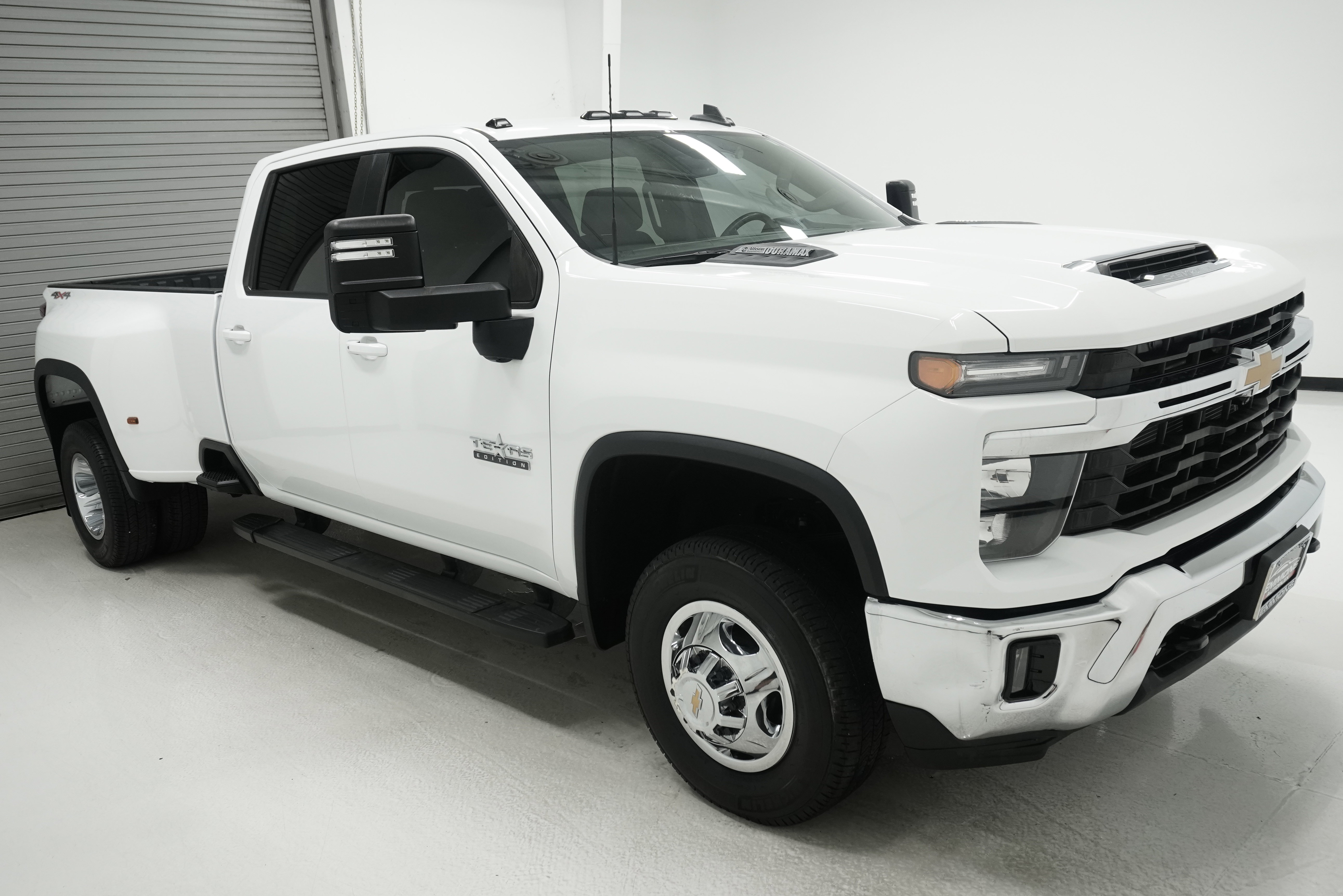 Used 2024 Chevrolet Silverado 3500 LT w/ Texas Edition AWD/4WD image 3