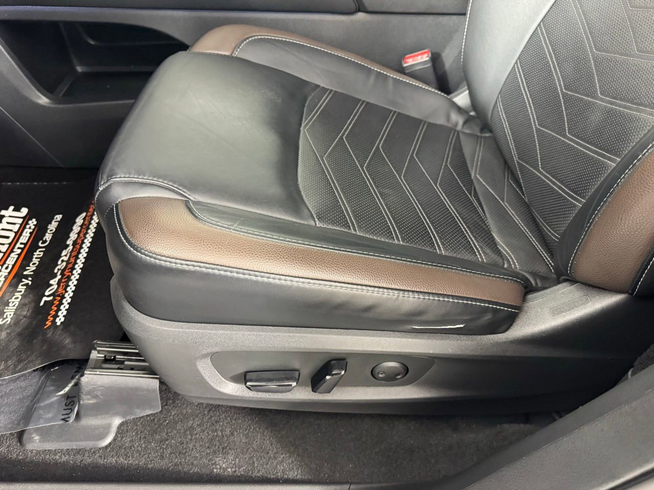 Used 2023 Nissan Pathfinder Platinum AWD/4WD image 11