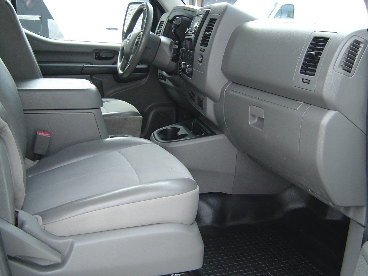 Used 2018 Nissan NV 2500 SV image 8