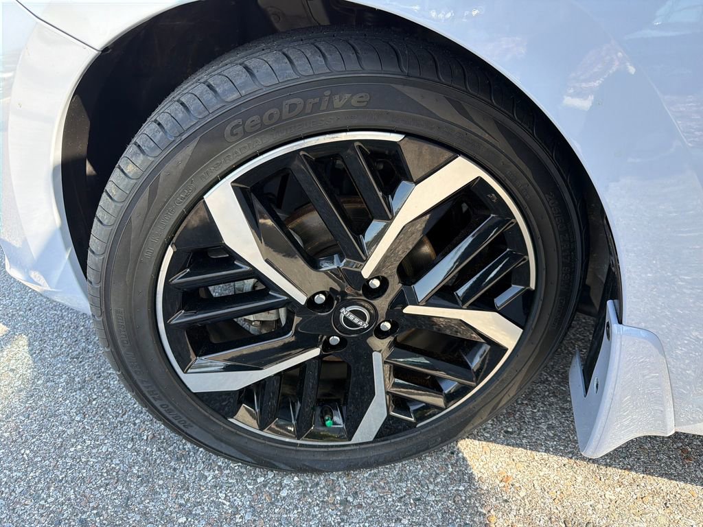 Used 2024 Nissan Versa SR w/ Trunk Package image 37