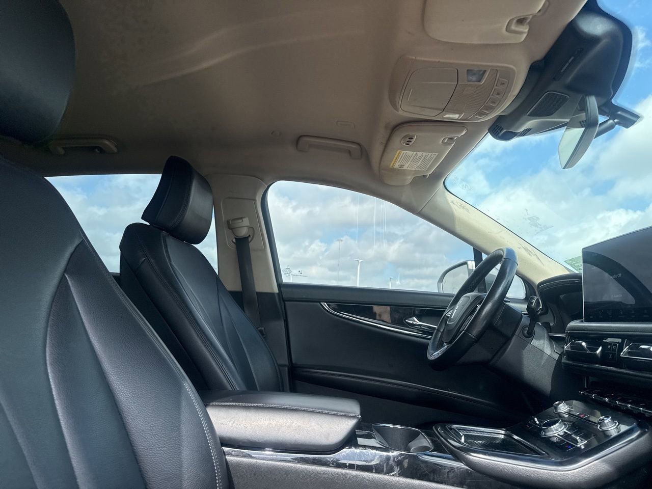 Used 2022 Lincoln Nautilus FWD w/ Premium Package image 28