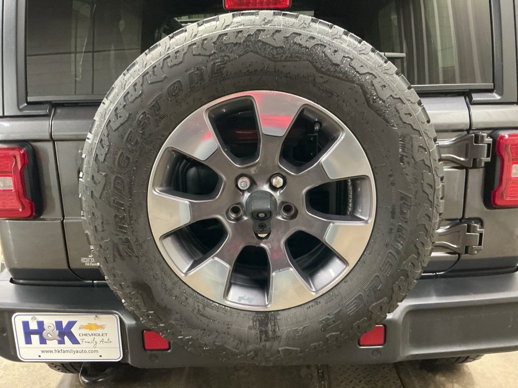 Used 2018 Jeep Wrangler Unlimited Sahara w/ Dual Top Group image 33