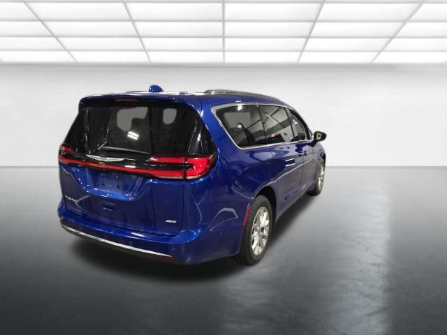 Used 2021 Chrysler Pacifica Touring-L w/ Premium & Safety Sphere Group AWD/4WD image 4