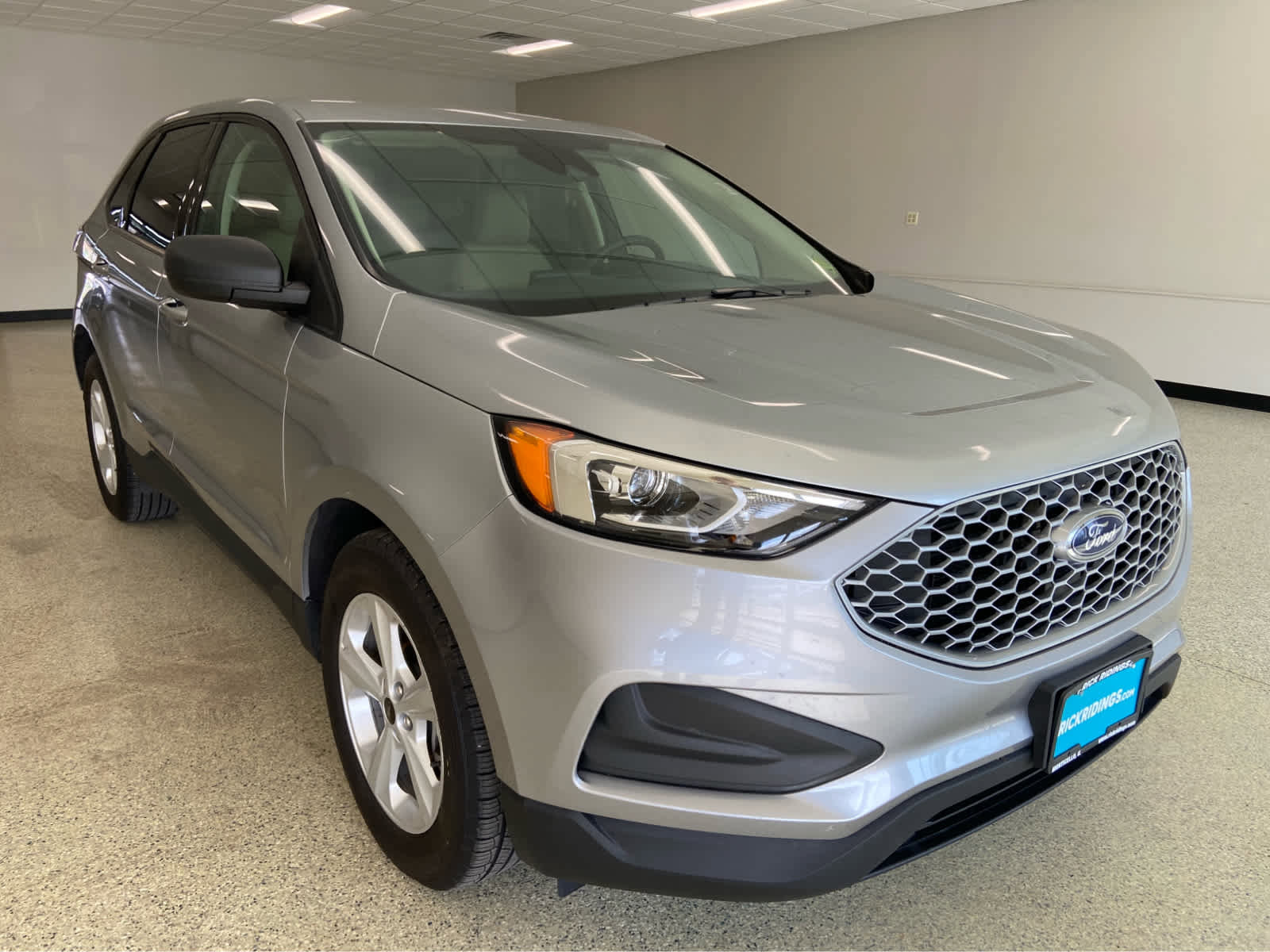Used 2024 Ford Edge SE image 4