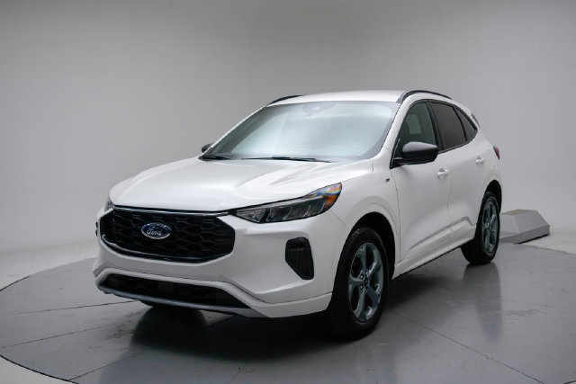 Used 2024 Ford Escape ST-Line w/ Tech Pack #1 AWD/4WD image 3
