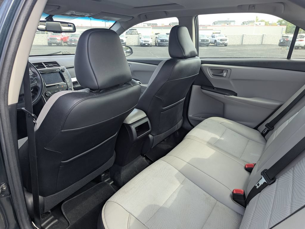 Used 2017 Toyota Camry SE w/ Moonroof Package FWD image 30