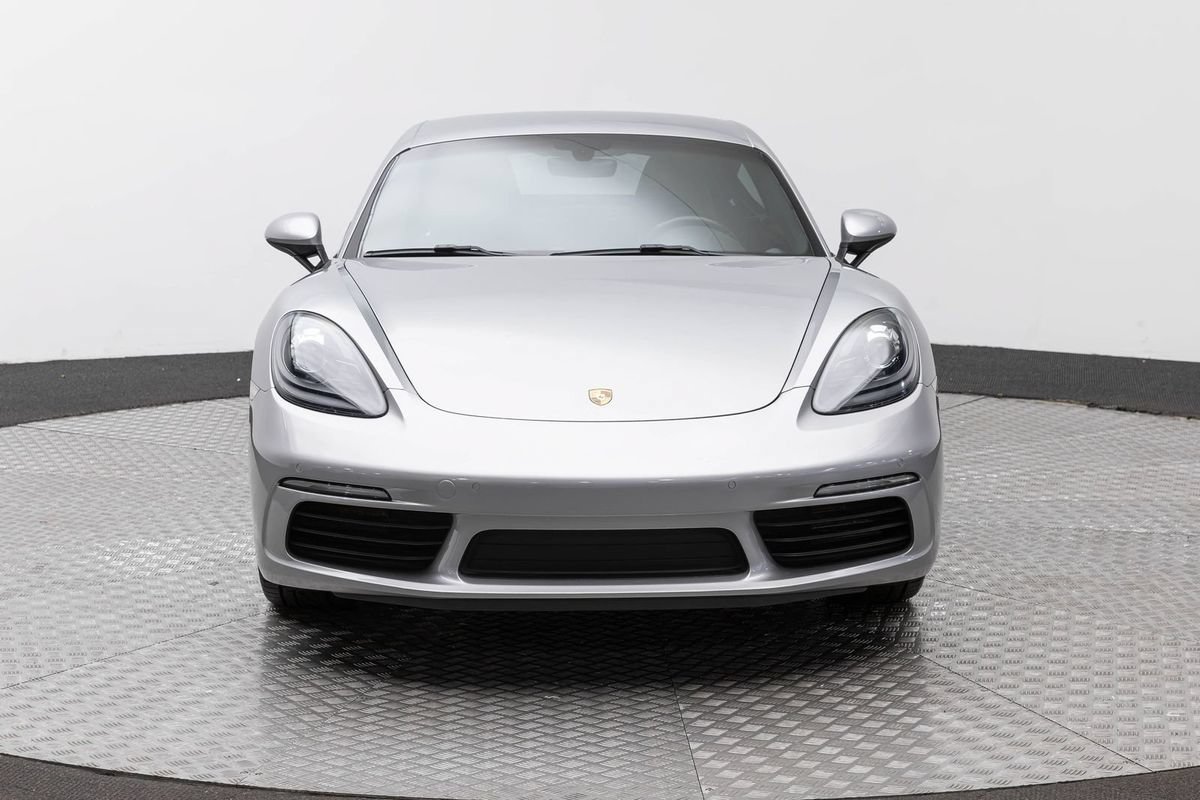 Used 2019 Porsche 718 Cayman RWD image 3