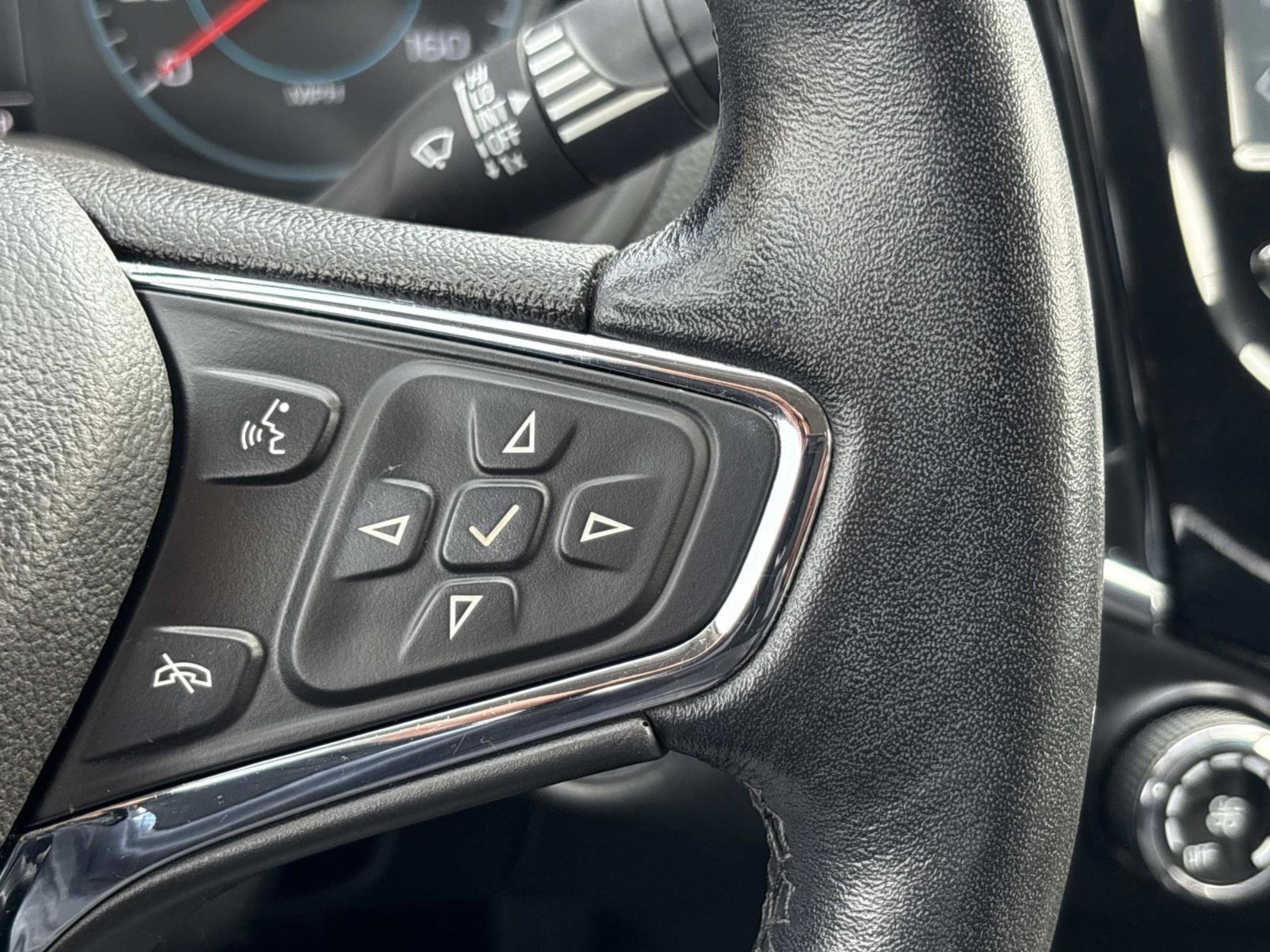 Used 2017 Chevrolet Cruze Premier image 26