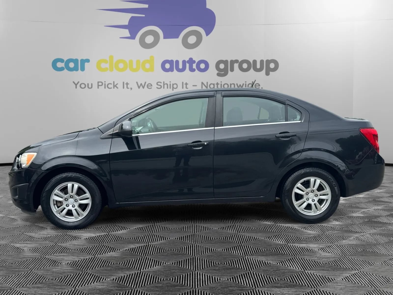 Used 2013 Chevrolet Sonic LT FWD image 2