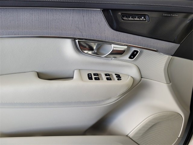 New 2026 Volvo XC90 B6 Ultra w/ Protection Package image 23