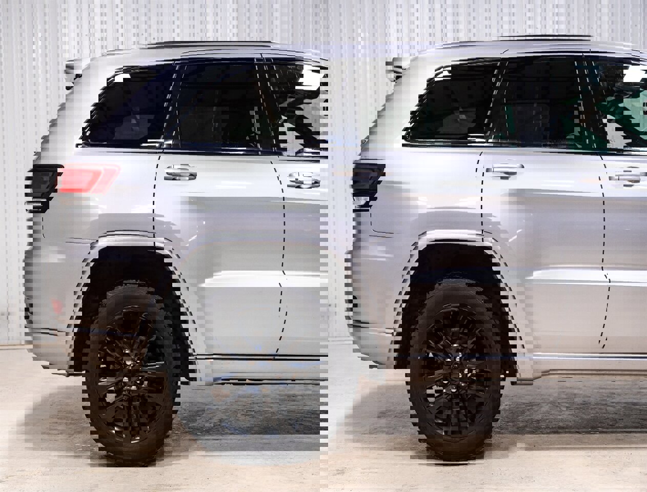 Used 2018 Jeep Grand Cherokee Altitude image 10