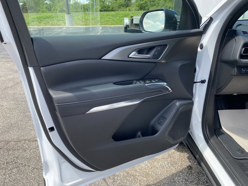 New 2025 Chevrolet Traverse LT image 9