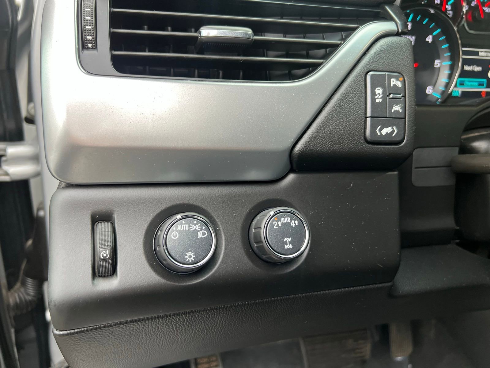 Used 2020 Chevrolet Tahoe LT image 20