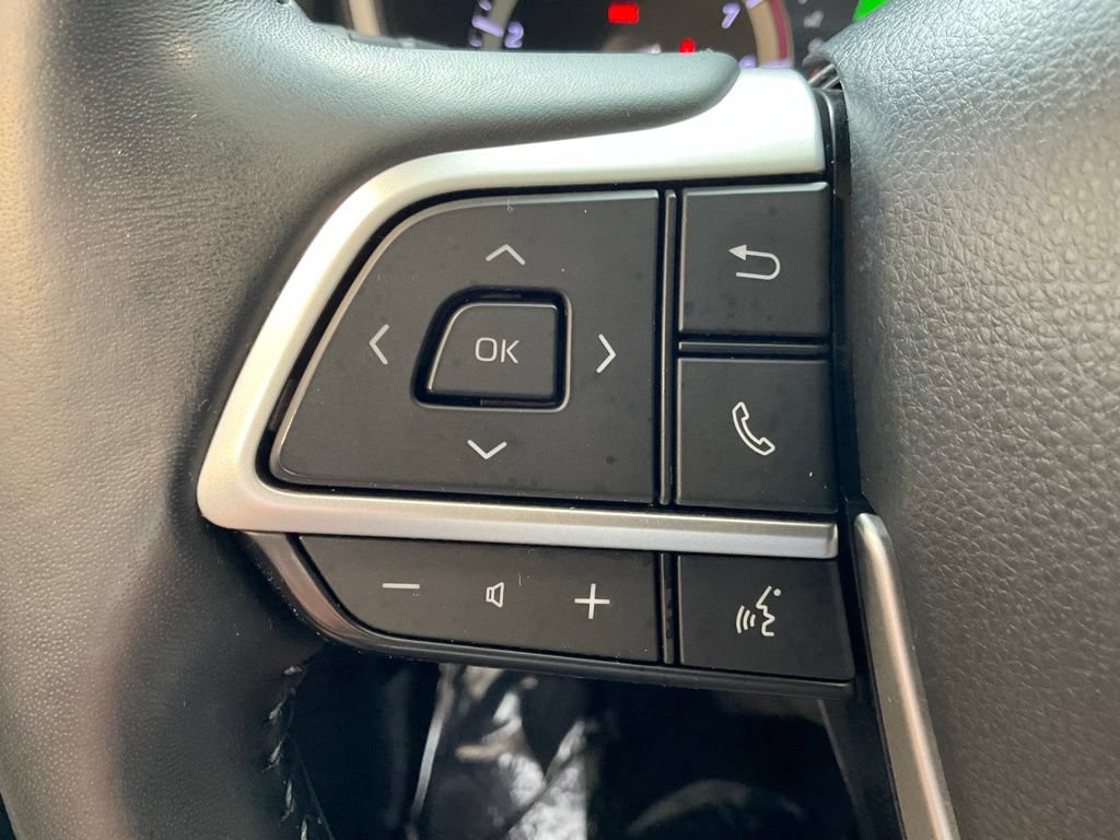 Used 2022 Toyota Highlander XLE AWD/4WD image 12