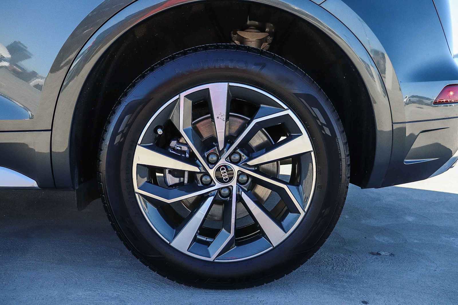 Used 2023 Audi Q5 2.0T Premium w/ Convenience Package image 13