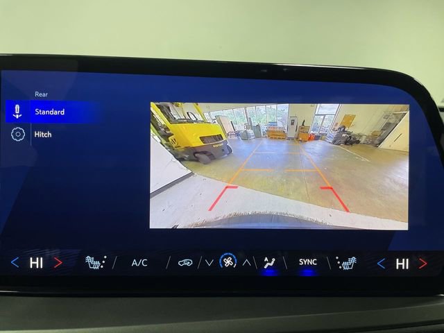 Used 2025 Chevrolet Traverse LT AWD/4WD image 17