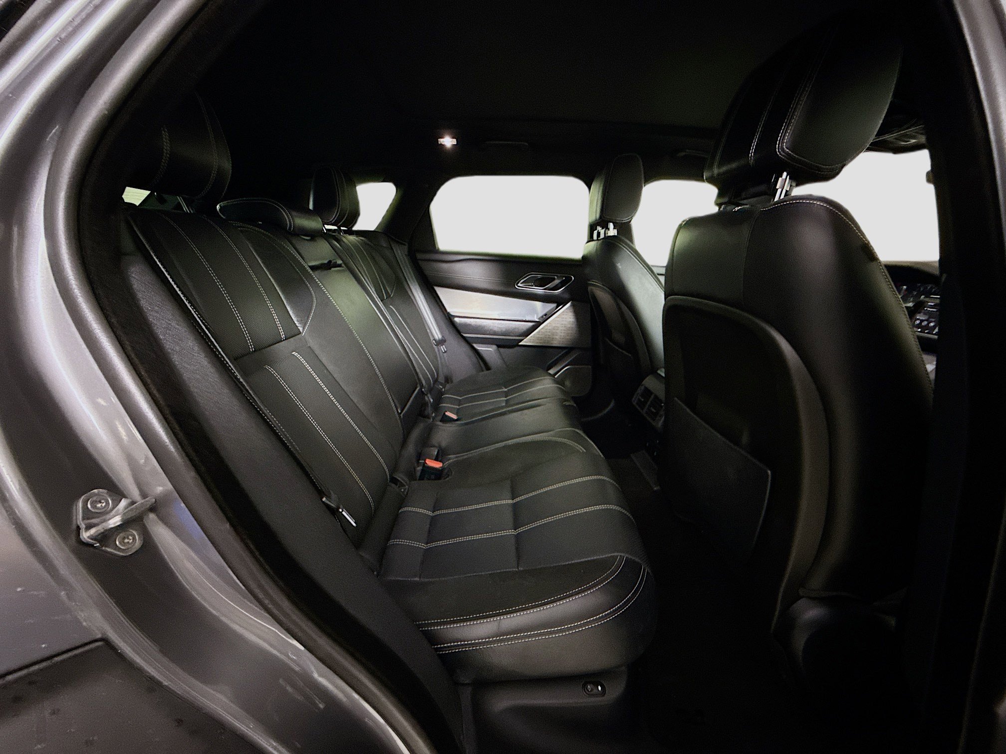 Used 2018 Land Rover Range Rover Velar R-Dynamic SE image 27