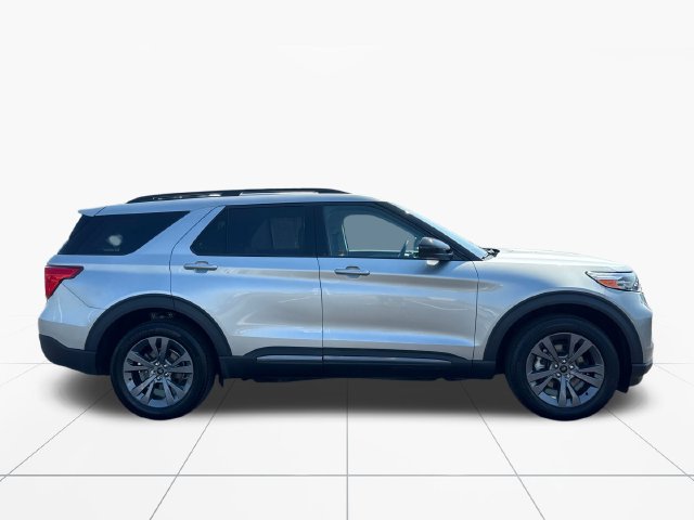 Used 2024 Ford Explorer XLT w/ Equipment Group 202A AWD/4WD image 7
