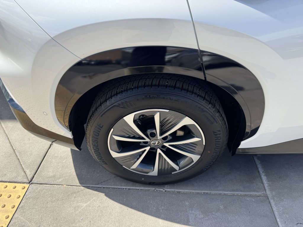 Used 2023 Lexus RZ 450e Premium image 15