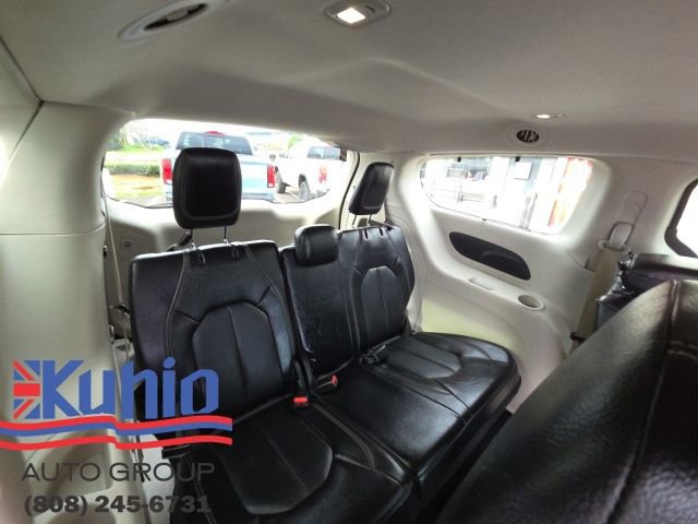 Used 2022 Chrysler Pacifica Touring-L image 10