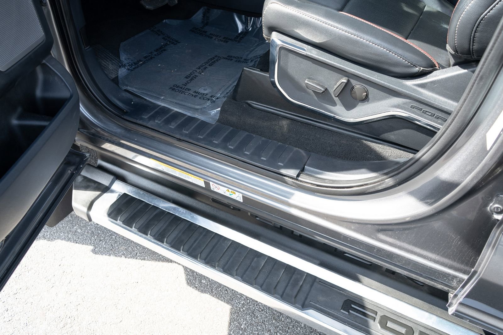 Used 2023 Ford F450 Lariat w/ FX4 Off-Road Package image 34