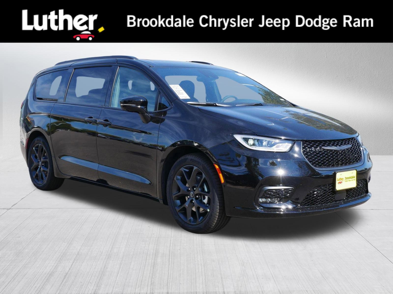 New 2026 Chrysler Pacifica Limited w/ S Appearance Package