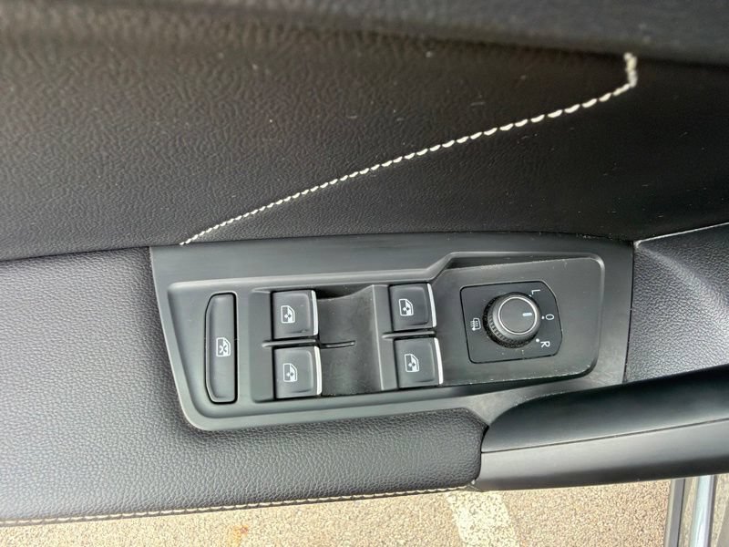 Used 2024 Volkswagen Tiguan SE AWD/4WD image 21