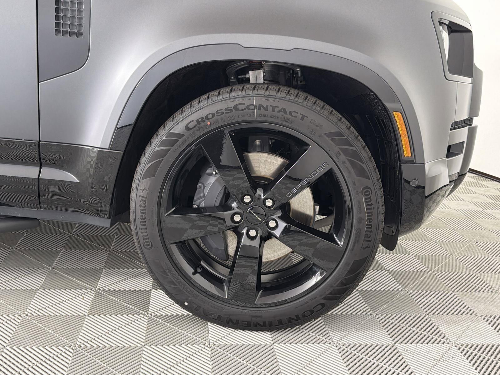 New 2026 Land Rover Defender 130 X-Dynamic SE image 37