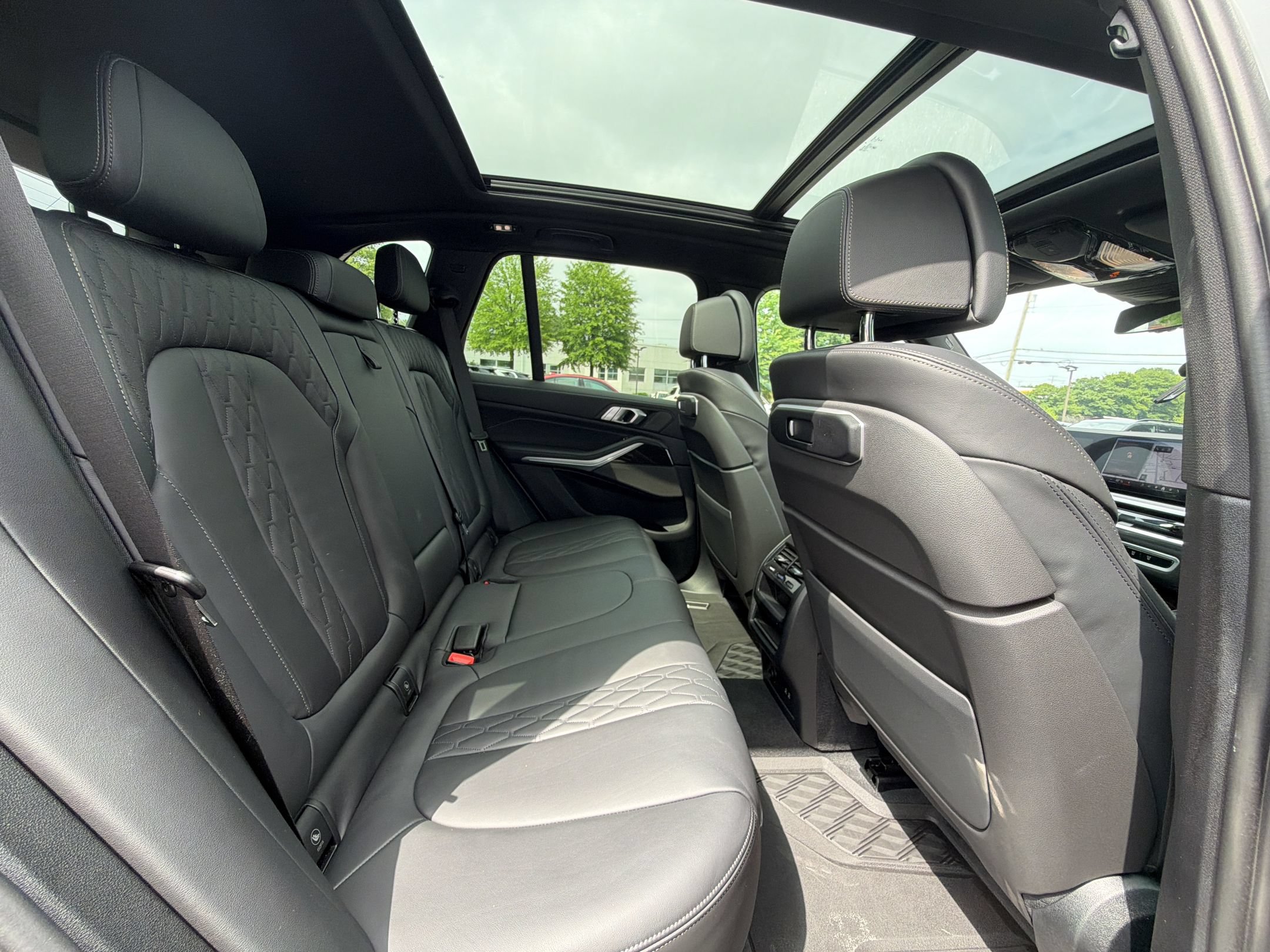 Certified 2024 BMW X5 xDrive40i w/ M Sport Package AWD/4WD image 28