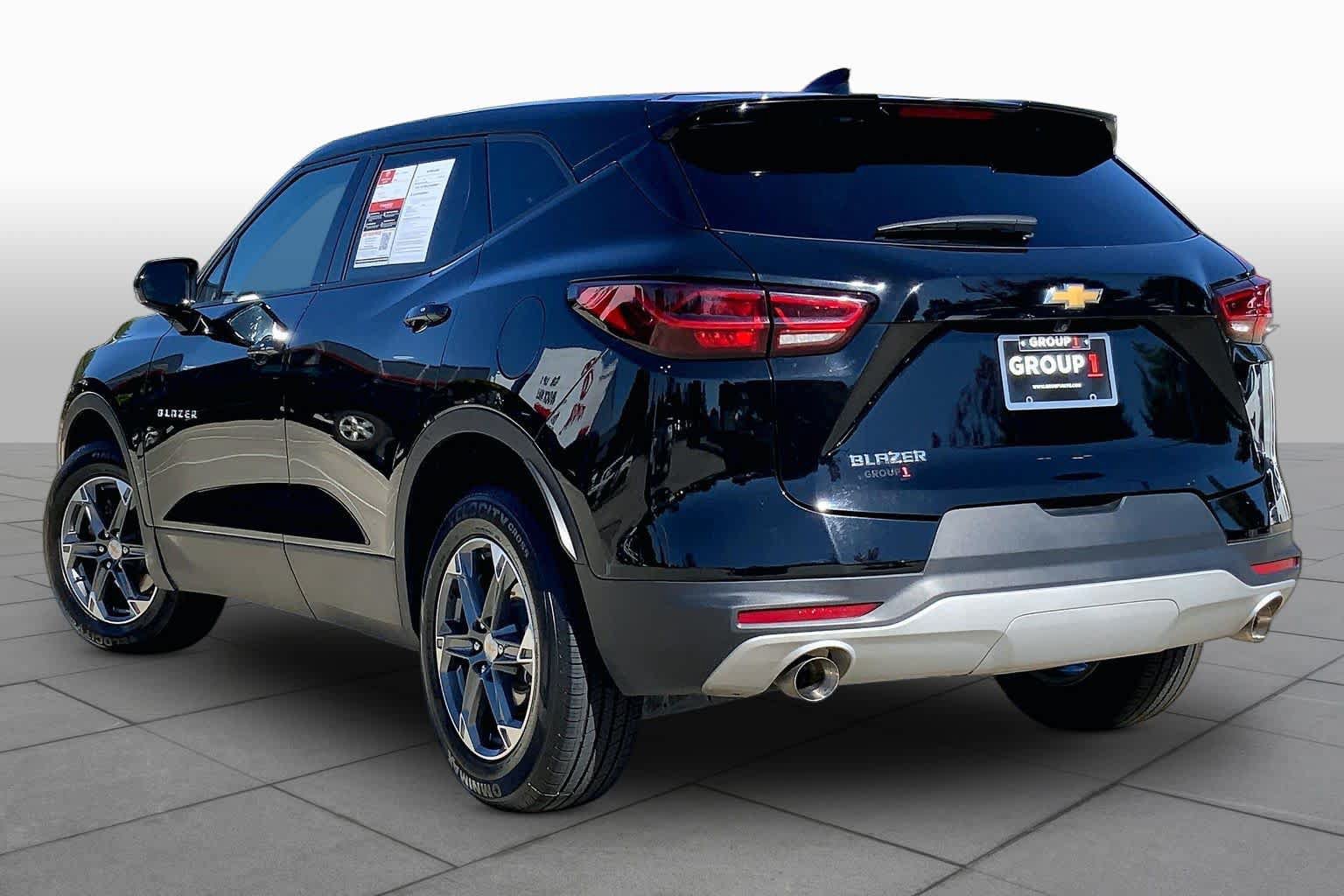 Used 2025 Chevrolet Blazer LT FWD image 11